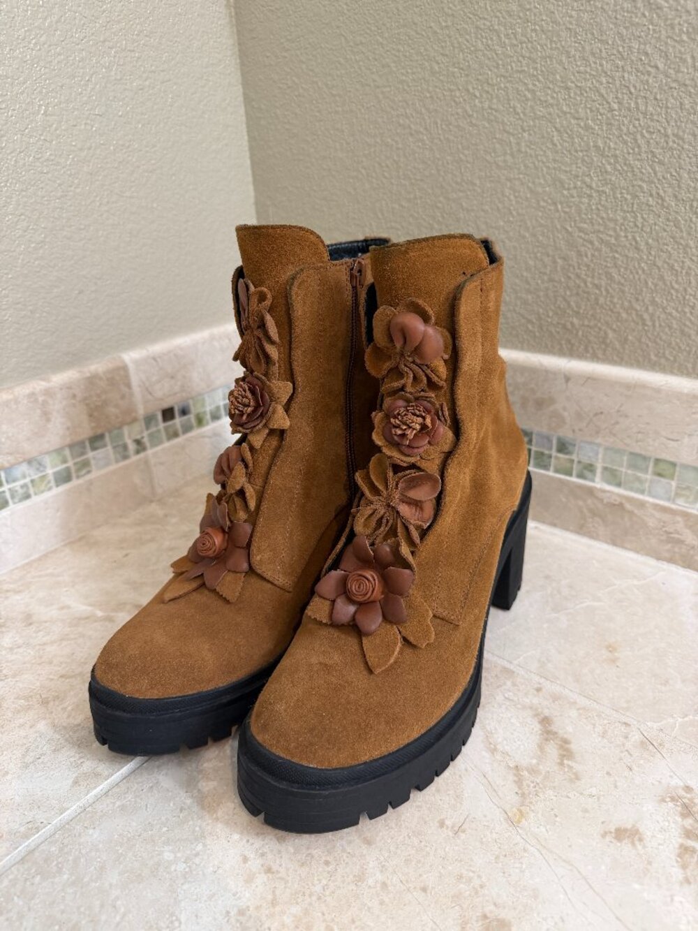 Anthropologie Bruno Premi Suede Floral Lug Sole Bootie Boots Size 39 / 8.5